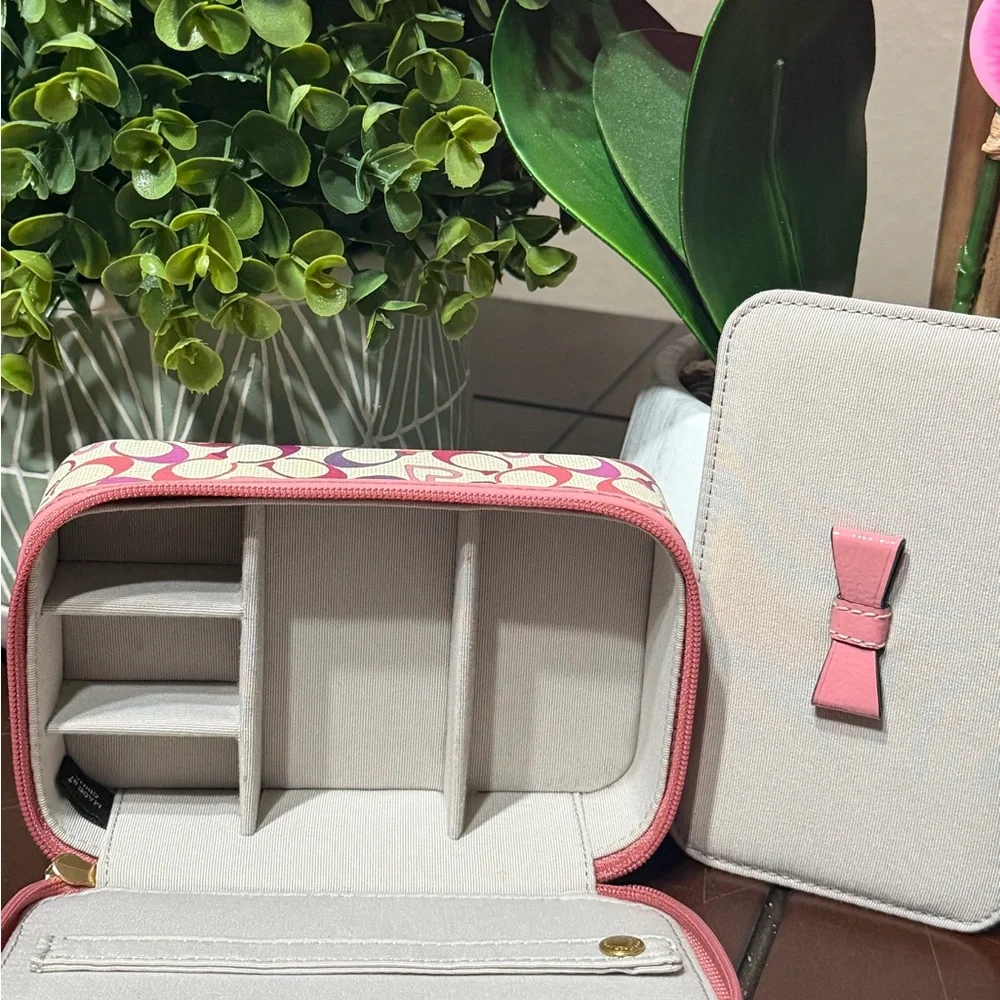 Coach Jewelry leather box - Picture 4 of 4